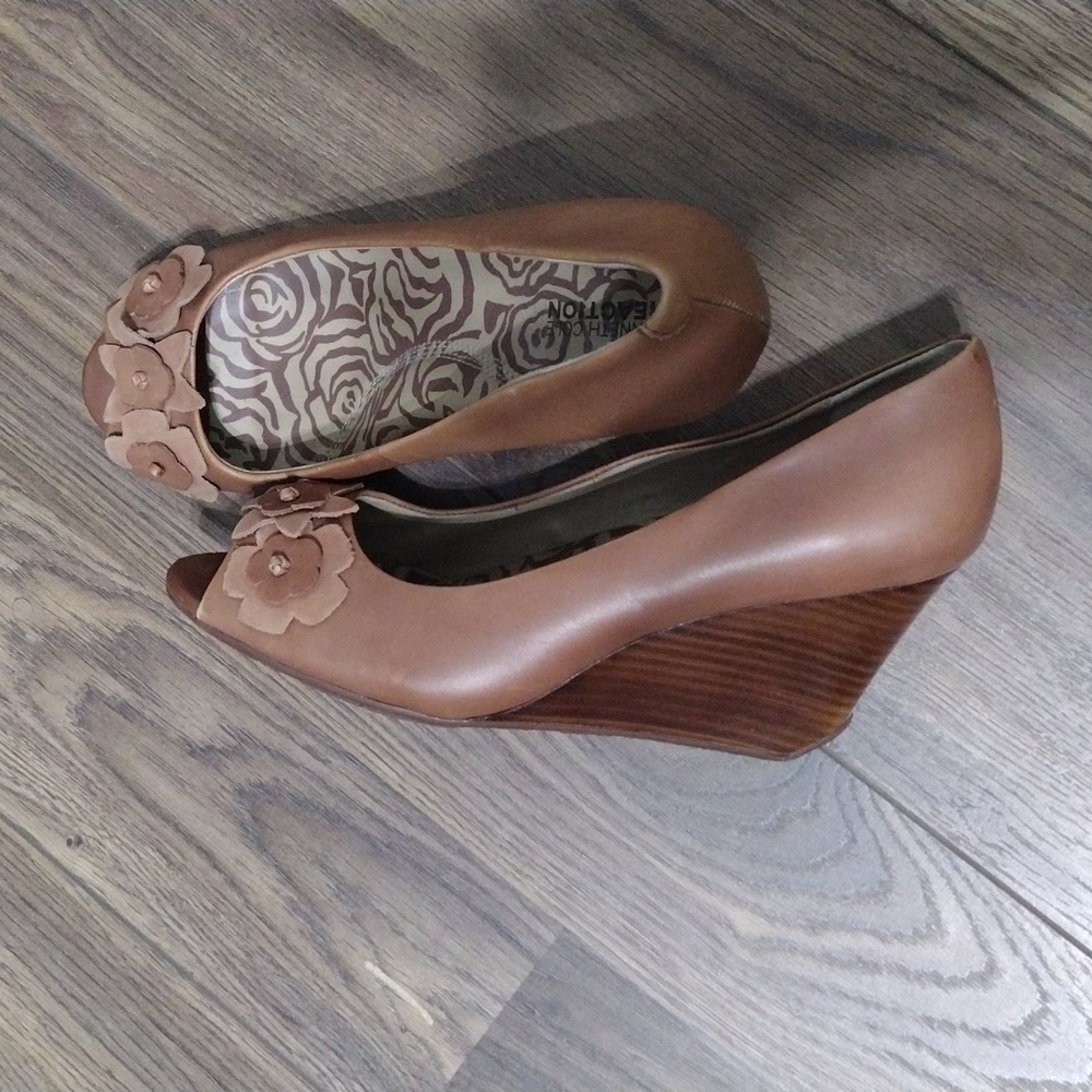 Kenneth Cole Reaction Women's Tan Peep Toe Heels